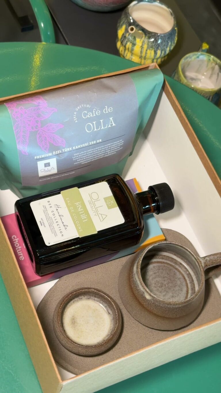 Café de Olla Türk kahvesi, Olla Beauty kolonya ve seramik cezve takımı hediye kutusunda